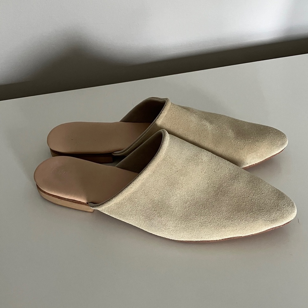 The Lei Studio Slides - Picture 2 of 6